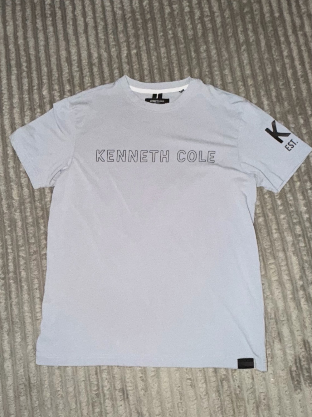 Kenneth Cole t shit